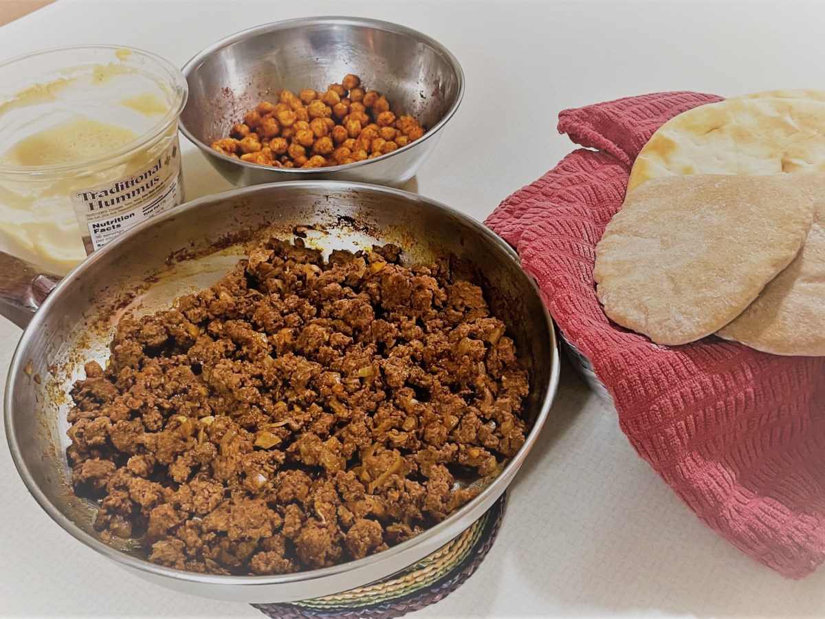 Crispy Chickpeas and Spiced Beef Topping with Pita&nbsp;Bread